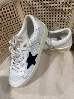 White Low-Top Sneakers with  BLACK Star Accent/ 9.5 ladys sz.
